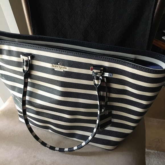 kate spade Handbags - 🆕 AUTHENTIC KATE SPADE PEBBLED GRAINY VINYL TOTE